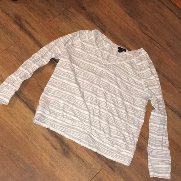 GAP Tops - 🎁🆓Gap strips long sleeve top🎁🆓